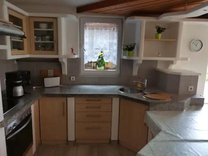 Schoene Ferienwohnung Mit Terrasse Malterdingen Luaran gambar